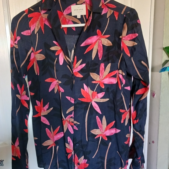 SEZANE FLORENCE TOP PETAL PRINT NAVY BLUE. USED WOMEN GREAT CONDITION - Picture 3 of 10